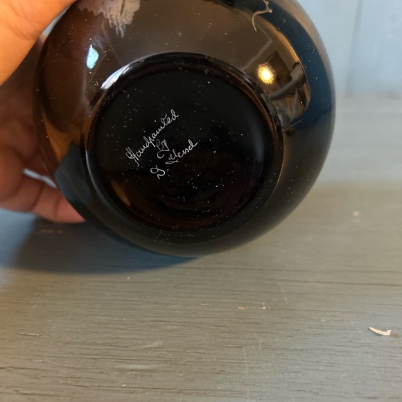 Fenton Black Ebony Amethyst Bowl Vase HP Silver Floral Poppies Signed Vintage - Picture 6 of 8